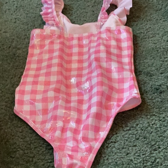 Girls Swimsuit with matching hat. - Picture 3 of 4